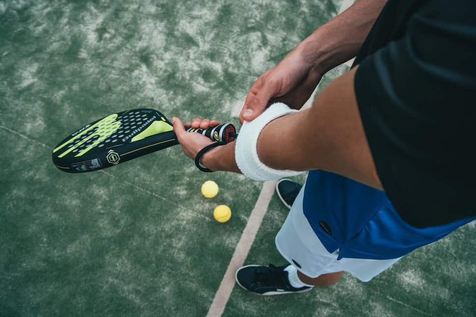 hoe moet je padel spelen